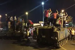 حکم حبس ابد برای ۲۷ تن در ترکیه به اتهام دست داشتن در کودتای ۲۰۱۶