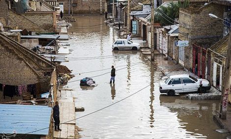 ادارات و بانک‌های اهواز، کارون و بندرماهشهر به‌دلیل آب‌گرفتگی تعطیل شد‌