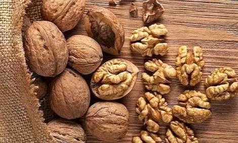 ۹ خاصیت شگفت انگیز گردو برای بدن