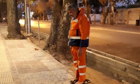 تصویری که خبرساز شد/ تجلیل از پاکبان شیرازی