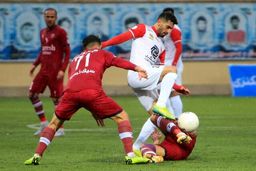 دیدار پرسپولیس و ذوب‌آهن یک روز به تعویق افتاد