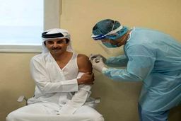 امیر قطر هم واکسن کرونا زد