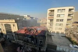 جزییات حریق در لاله‌زار/ نجات ۶ نفر از میان آتش