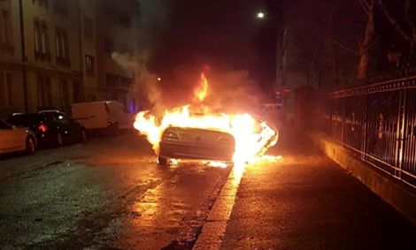 به آتش کشیده شدن ۳۰ خودرو در شب سال نو در استراسبورگ فرانسه