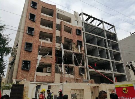 ۱۲ مصدوم در انفجار گاز در اهواز / ادامه عملیات جستجو با استفاده از سگ‌های زنده‌یاب