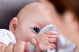 استفاده از آنتی‌بادی‌های شیر مادران برای درمان کرونا