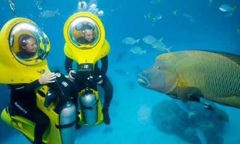 معمای پیاده روی در عمق ۴متری آب!