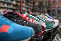 واردات کفش دست دوم از عراق و افغانستان / کتانی استفاده شده؛ ۲٫۴ میلیون تومان!