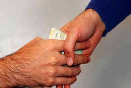 مبارزه با فساد مهم‌تر از دستگیری مفسدان