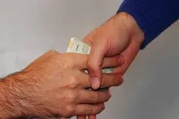 مبارزه با فساد مهم‌تر از دستگیری مفسدان