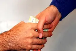 مبارزه با فساد مهم‌تر از دستگیری مفسدان