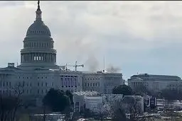 به دلیل تهدید نامعلومی؛ ساختمان کنگره آمریکا تعطیل شد/ وقوع انفجار و آتش‌سوزی