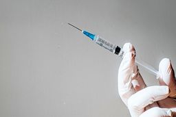 نخستین محموله واکسن کرونا تا چند هفته آینده وارد می‌شود