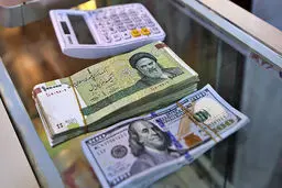 سه نشانه کاهش قیمت دلار