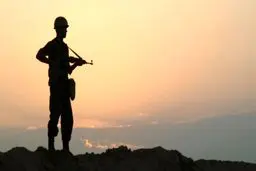 حداقل حقوق ماهیانه سربازان در سال آینده، یک میلیون و ٨٠٠ هزار تومان خواهد بود