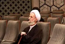 غسال آیت الله مصباح یزدی ابَربدهکار بانکی است /او پیکر روحانیون سرشناس را به خانه می برد و غسل می دهد! /۴۰ میلیارد تومان خمس را از کجا آورده است؟
