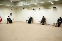 خانواده شهید فخری زاده با رهبر انقلاب دیدار کردند