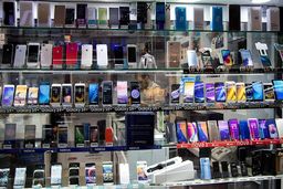 کاهش سود واردکنندگان تلفن همراه/ آیا وقت خرید موبایل است؟