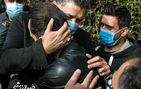 آشتی علی کریمی با علی دایی در خاکسپاری میناوند