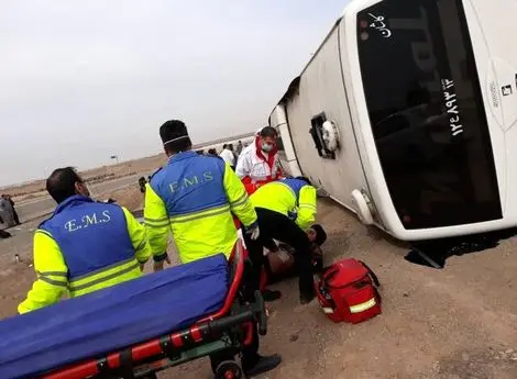 ۱۷ مصدوم در تصادف اتوبوس در اتوبان تهران-قم