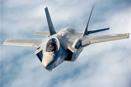 پرواز جنگنده F-۳۵ در آسمان ایران کذب است