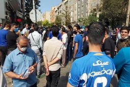 تجمع هواداران استقلال مقابل باشگاه