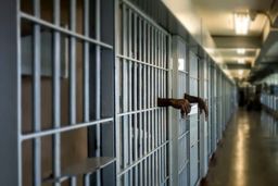 رییسی اعلام کرد: موافقت رهبر انقلاب با عفو زندانیان عراقی واجد شرایط محبوس در ایران