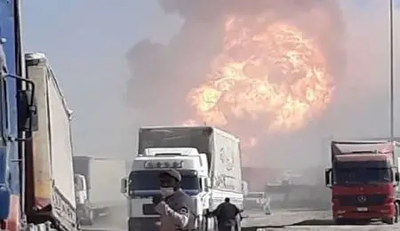 احتمال مرگ ۵۰ تن در گمرگ اسلام‌قلعه در خاک افغانستان/ مرز دوغارون در حال تخلیه از خودروها است