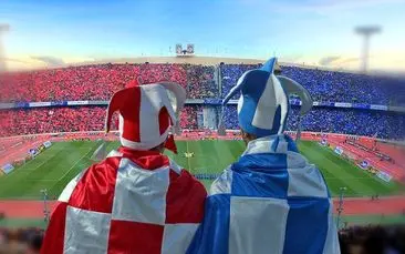 از رنگ پاشی تا آویزان کردن غذا / کری خوانی عجیب استقلالی‌ها و پرسپولیسی ها