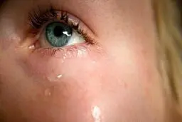 آیا واقعا کرونا با اشک چشم هم منتقل می شود؟