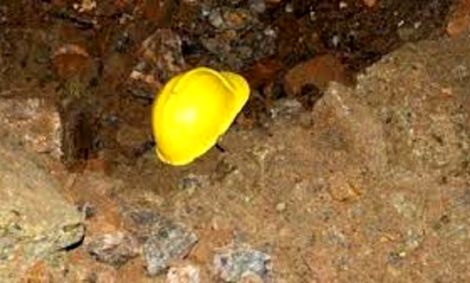 احتمال فوت یک کارگر محبوس شده در زیر آوار معدن منگنز قم