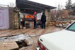 بارش برف در شهر زلزله زده سی سخت آغاز شد