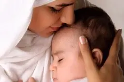 شیر مادر کرونایی نوزاد را ایمن می‌کند