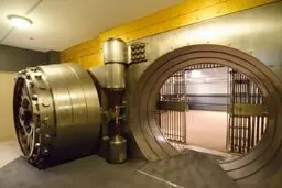 ۱۰ حقیقت جذاب و حیرت‌انگیز از گاوصندوق‌های بانکی