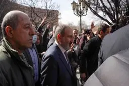 پاشینیان در جمع هواداران: قصد ترک ارمنستان را ندارم