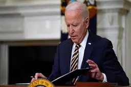 بایدن قانون ترامپ برای ممنوعیت ورود دارندگان گرین کارت را لغو کرد