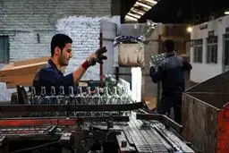 دستمزد دلاری کارگران نصف شد / حداقل دستمزد چند دلار است؟