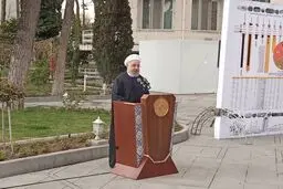 هر فرد و گروهی که مانع برداشتن تحریم شود، خیانت می کند/سنگ اندازان توبه کنند