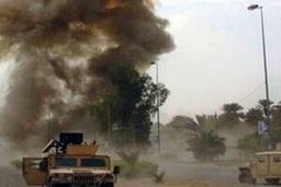 ۲ کاروان نظامیان آمریکا در عراق هدف قرار گرفت