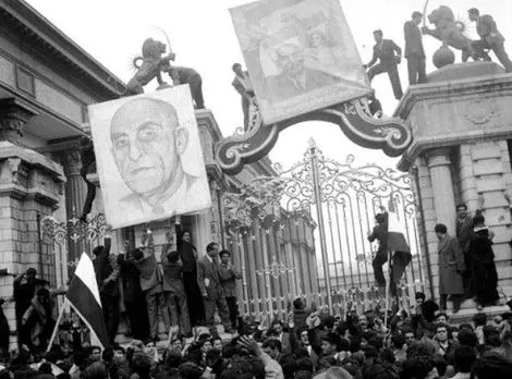 بوی تند نفت و کیسه سوراخ انگلیسی