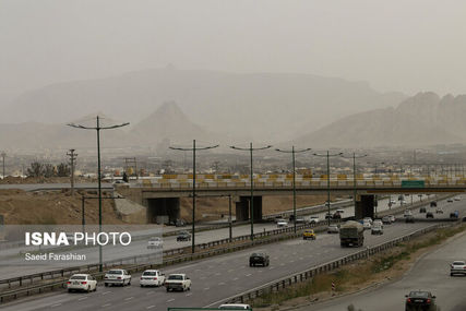 تصادف زنجیره ای ۲۰ خودرو در اصفهان به دلیل طوفان
