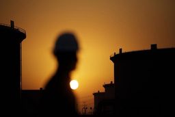 سقوط قیمت نفت پس از بازگشایی کانال سوئز