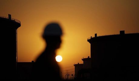 سقوط قیمت نفت پس از بازگشایی کانال سوئز