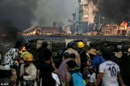 معترضان میانماری همچنان در خیابان همزمان با تشدید فشارهای بین المللی بر زنرال های کودتاچی