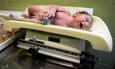 بُکُش و لاکچری‌ام کن! تاریخ تولدهای رُند بلای جان مادر و نوزاد