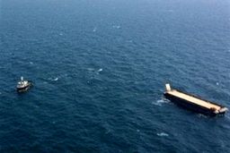 تکذیب ادعای ربایش شناور در آبهای بوشهر/ یدک‌کش عراقی ۸مایلی بندر به گل نشست