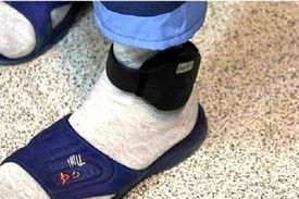 رییس سازمان زندان‌ها: پابند الکترونیکی جایگزین حبس می‌شود