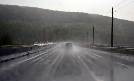 &#8220;بارش باران و وزش باد&#8221; اکثر جاده‌های کشور را فرا می‌گیرد