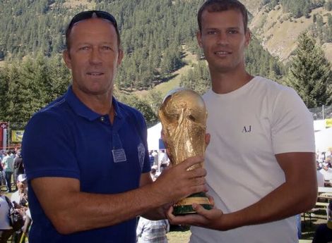 گاف عجیب فدراسیون فوتبال/ پسر کالدرون مسئول فوتبال ایران شد نه خودش!