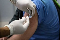 سوء‌استفاده از سهمیه واکسن پاکبانان این بار در اردکان یزد / تزریق واکسن به دو کارمند شهرداری